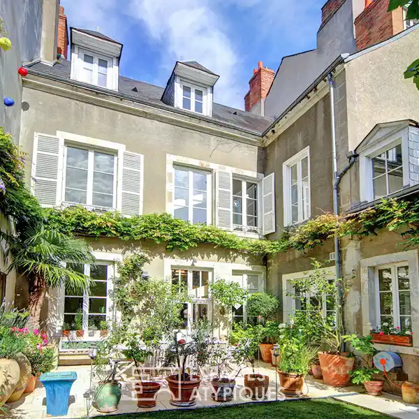 ELEGANT FAMILY HOME WITH SECRET WALLED GARDEN