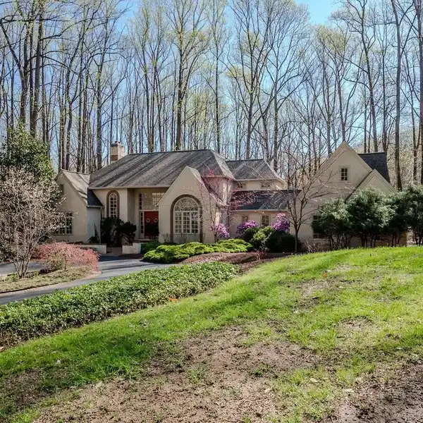 PEACEFUL CUL-DE-SAC LIVING IN STYLE