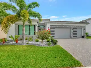 Modern Luxury in This Single Story Beauty