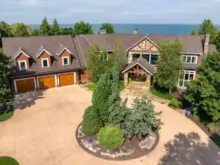 The Lakehouse - Private Waterfront Estate