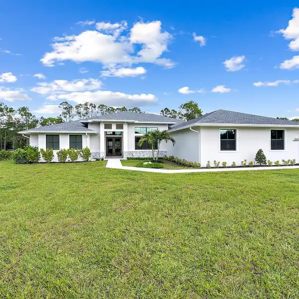 NEW-BUILD ESTATE WITH EXPANSIVE ACREAGE APPEAL