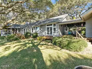Oak Knoll - Rare Coastal Retreat