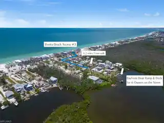 Charming Olde Florida Cottage Steps to Bonita Beach
