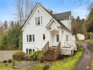 Charming 1928 Craftsman with Cottage & Office