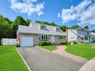 Beautifully Updated Home in East Norwich