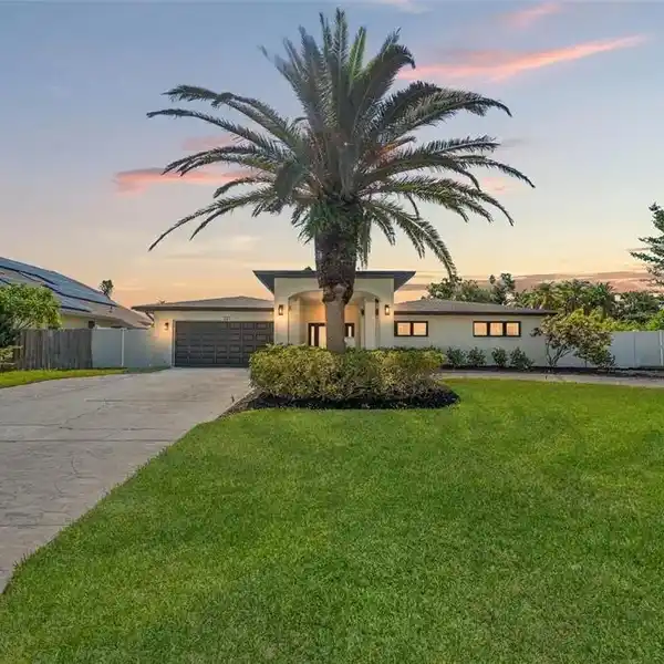 COMPLETELY REIMAGINED ESTATE IN EXCLUSIVE MONTE CRISTO