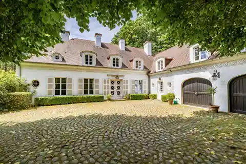 Elegant Classic Villa