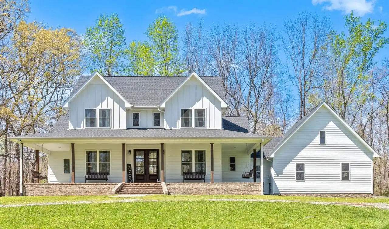 Exquisite Modern Farmhouse