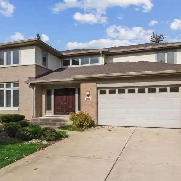 REFINED DEERFIELD RESIDENCE DESIGNED FOR EFFORTLESS LIVING