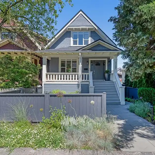 GORGEOUS CHARACTER HOUSE IN THE CHARLES DICKENS CATCHMENT