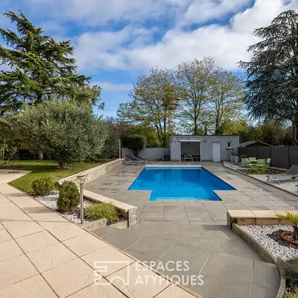 ARCHITECT-DESIGNED VILLA FROM THE 1990S