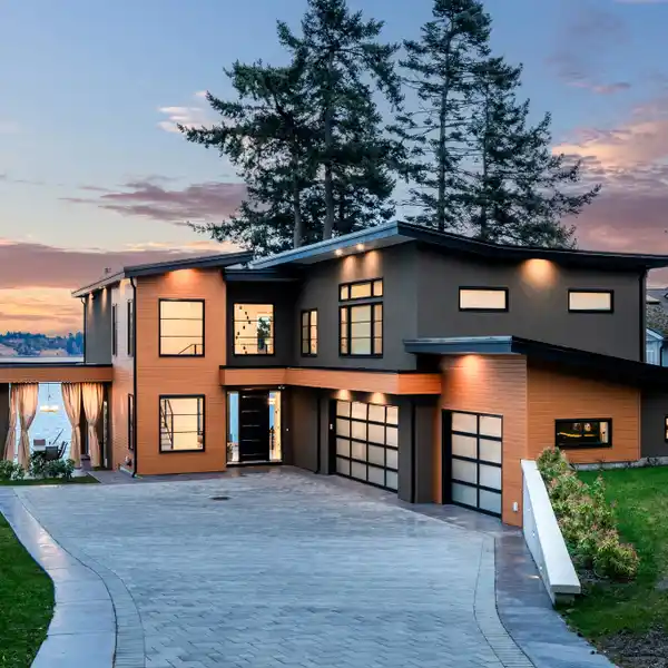 SOPHISTICATED WATERFRONT HOME WITH PANORAMIC OCEAN VIEWS