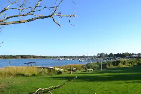 Charming and Private Waterfront Cottage