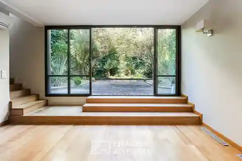 Elegant Townhouse with Garden in Historic Center