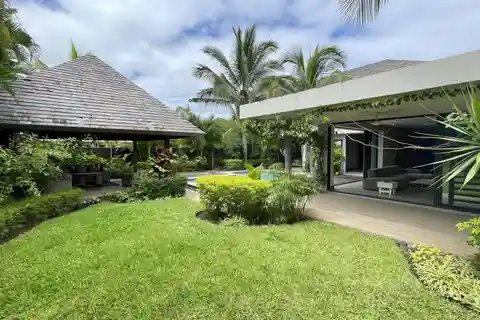 Spacious Tropical Villa with Verandah and Pool