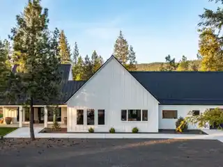 State-of-the-art Modern Farmhouse on Little Spokane River