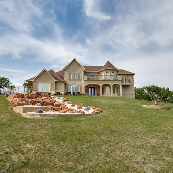 EXQUISITE HILLTOP ESTATE