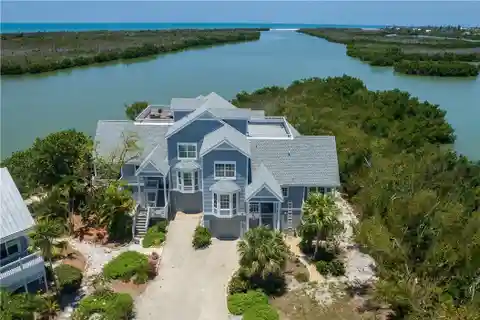 Spacious Bayou Retreat Near Beaches