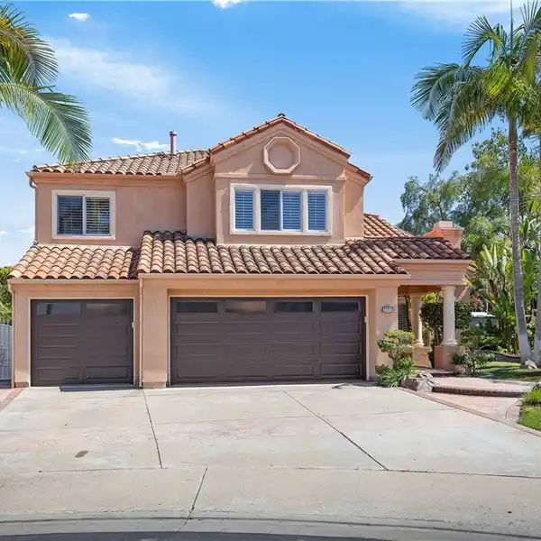 ENTERTAINER’S DREAM IN EXCLUSIVE GUARD-GATED COMMUNITY