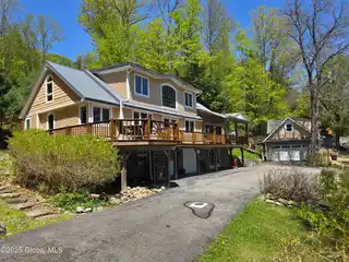First Class Lakefront Home