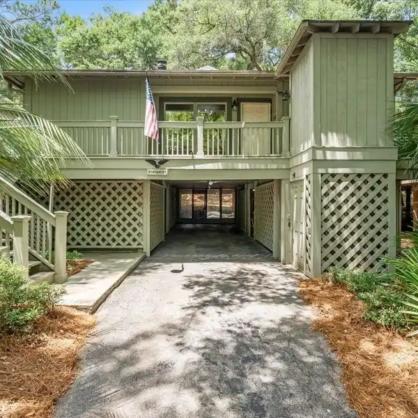 BEAUTIFULLY RENOVATED COTTAGE IN SERENE SPARROW POND