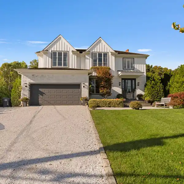 BEAUTIFULLY RENOVATED SOUTHAMPTON HOME IN SHINNECOCK