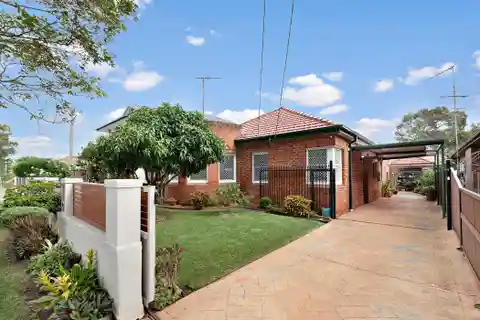 Charming Home with Gardens and Alfresco Entertaining