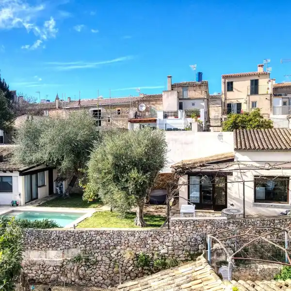 BEAUTIFUL TOWNHOUSE WITH A POOL AND A GUEST HOUSE