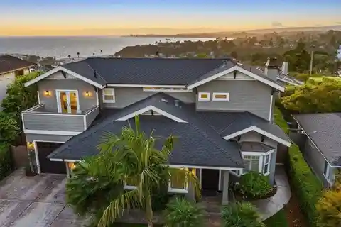 Stunning Coastal Retreat with Spectacular Ocean Views