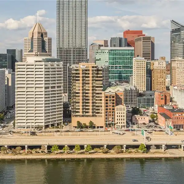 SECURE LUXURY CONDO WITH PANORAMIC CITY AND RIVER VIEWS