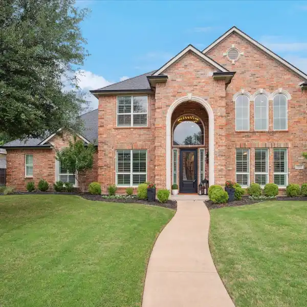 STUNNING HOME IN SOUGHT-AFTER OAK TREE ESTATES IN SOUTHLAKE