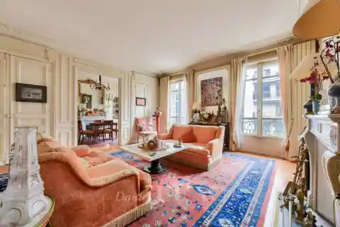 Elegant Late-19th Apartment Steps from Parc Monceau