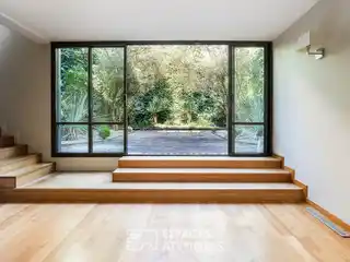 Elegant Townhouse with Garden in Historic Center