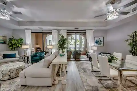 Tastefully Decorated Turnkey Condo