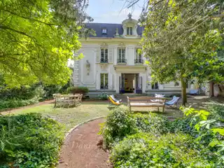 Stately Home with Serene Garden