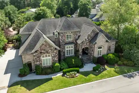 Luxury and Privacy in a Prime Location