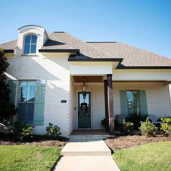 SPACIOUS UPGRADED HOME WITH OUTDOOR KITCHEN
