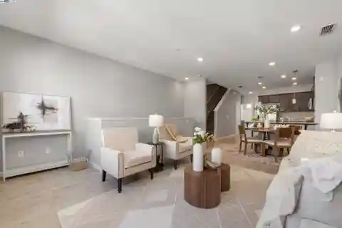 Upgraded Townhome in Convenient Location