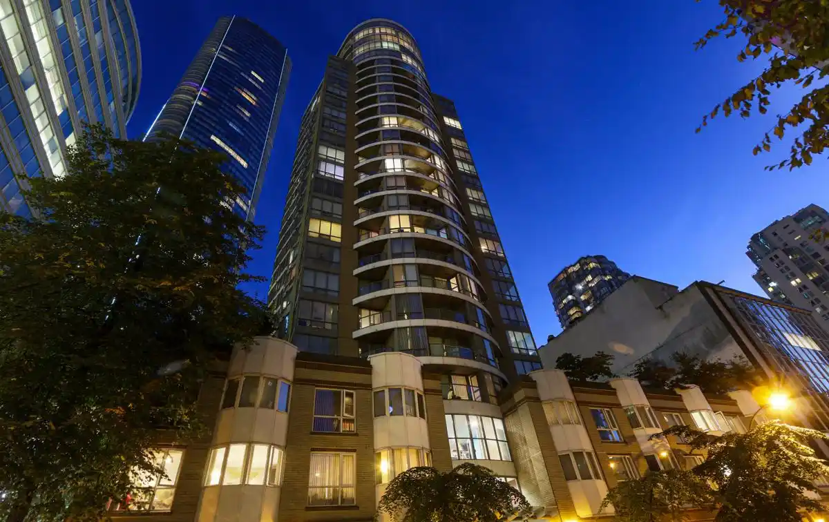 Rare Coal Harbour Sub-penthouse with Spectacular Views