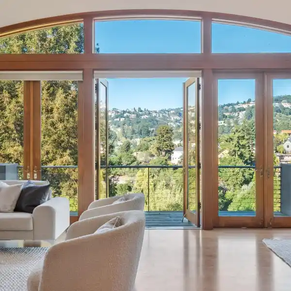 DRAMATIC MODERN HOME