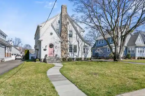 Cottage Modern Colonial