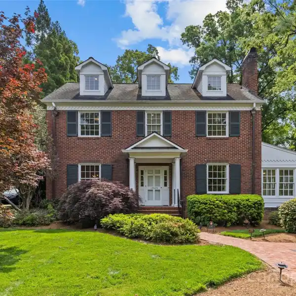 CLASSIC GEORGIAN STYLE HOME IN PROMINENT LOCATION
