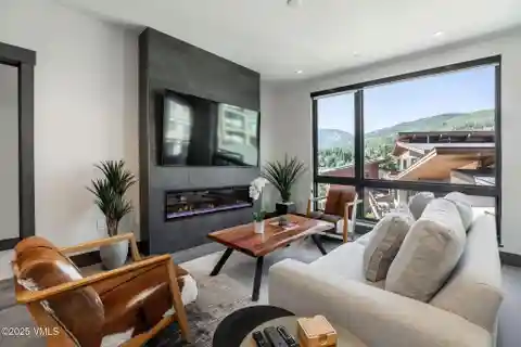 Stylish Residence at One Riverfront