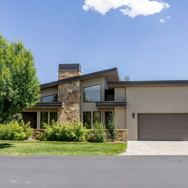 SINGLE-LEVEL CONTEMPORARY SANCTUARY
