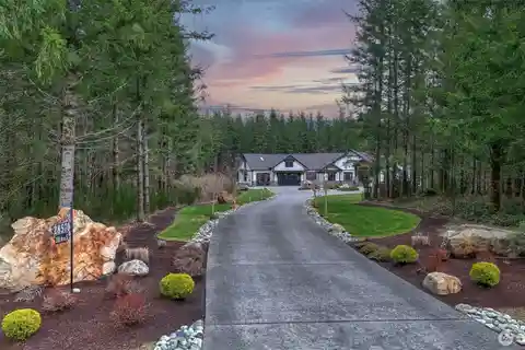 Contemporary Elegance on Nearly Five Acres