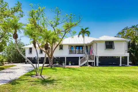 Beautifully Maintained Island Home