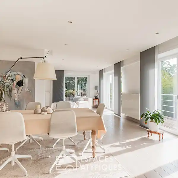 CONTEMPORARY RESIDENCE WITH FLEXIBLE LIVING OPTIONS