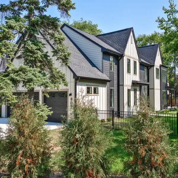 IMPRESSIVE RESIDENCE IN EAST GLENVIEW
