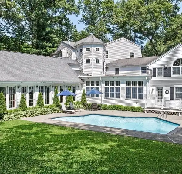 MULTI-GENERATIONAL LIVING IN PRESTIGIOUS ANDOVER