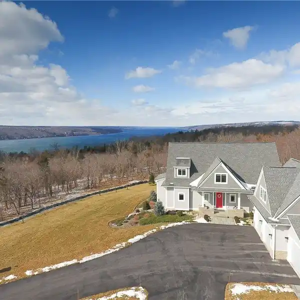 FIVE BEDROOM HOME WITH AMAZING VIEWS